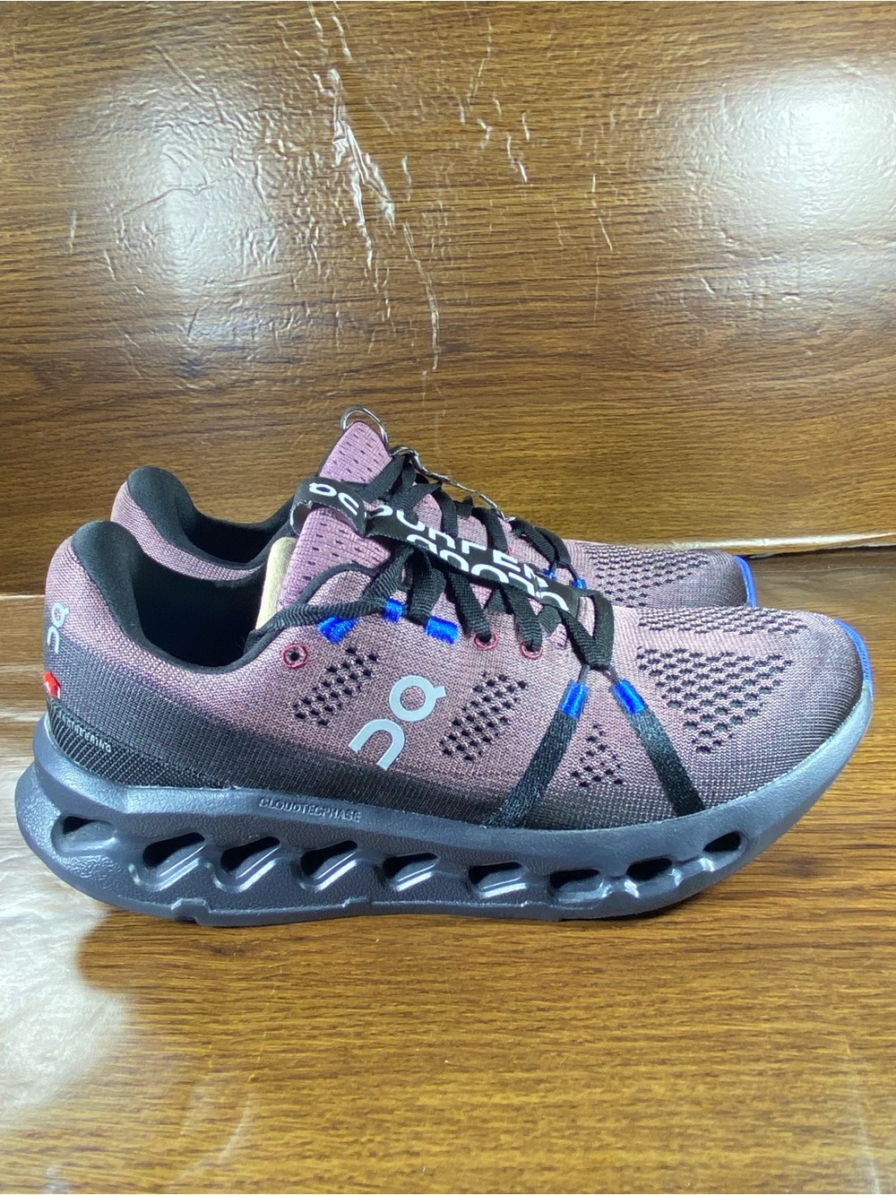 On Cloud surfer women’s shoe size 8.5